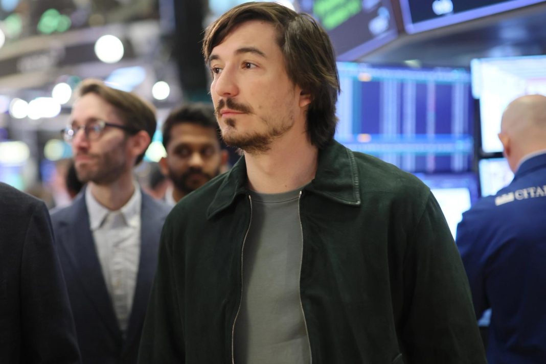 Robinhood CEO Vlad Tenev fires back at AMC's Aron in escalating fight over stock tokens
